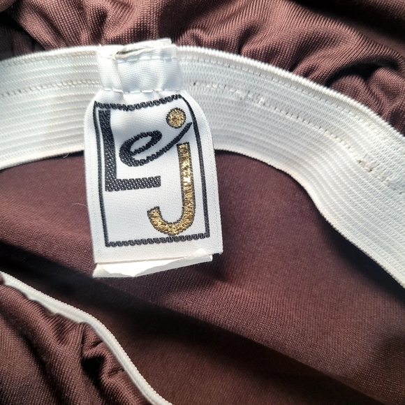 Lej Brown Womens active tank top with built in Bra - Picture 6 of 7